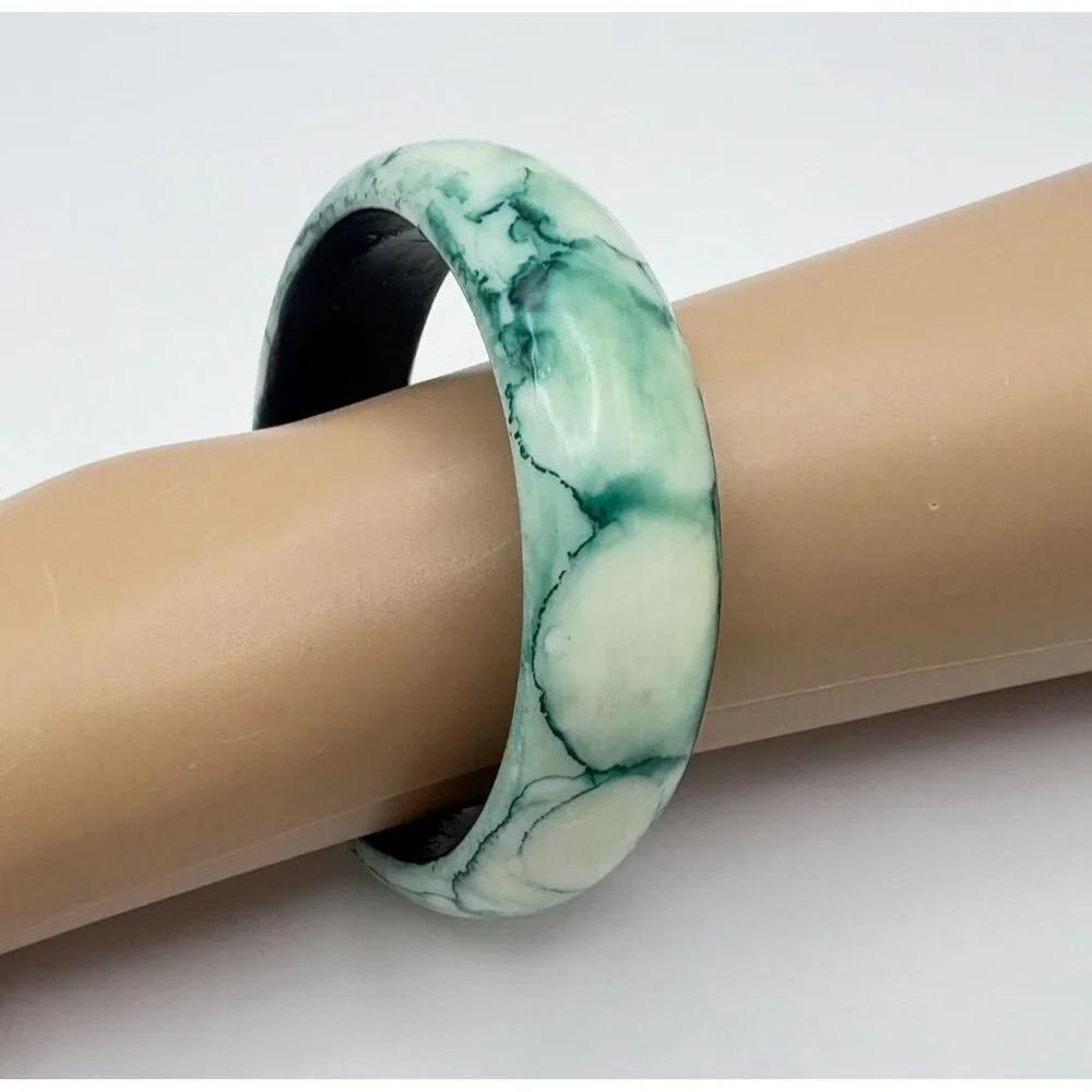 Vintage Marbled Green & White Bangle Bracelet Faux Jade Look Costume Jewelry - Picture 5 of 7